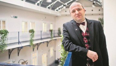 Profesor Josef Šíma: Evropa tiskne levné peníze už několik let